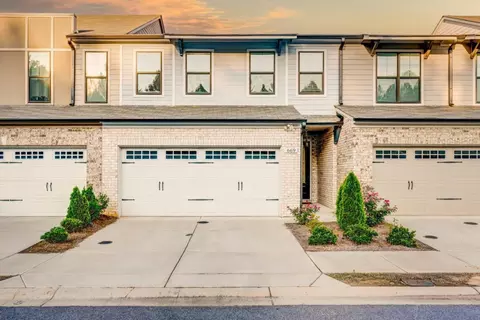 669 Collections Dr, Lawrenceville, GA 30043