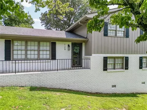 129 Meadow Ln, Calhoun, GA 30701
