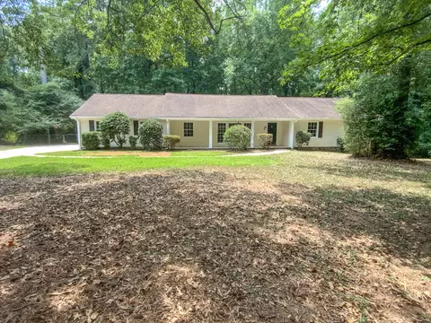1621 Christopher Dr, Jonesboro, GA 30236