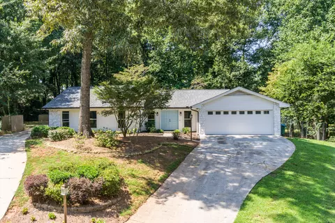 662 Chesterfield Dr, Lawrenceville, GA 30044