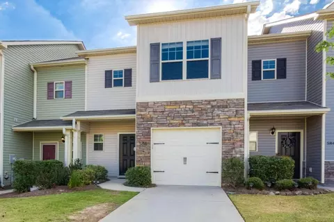 586 Oakside Pl, Acworth, GA 30102