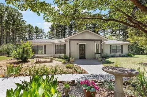 706 Seals Rd, Dallas, GA 30157