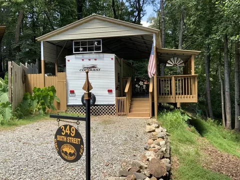 349 6th St, Ellijay, GA 30540