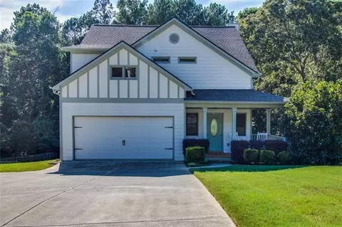 27 Spruce St NE, White, GA 30184