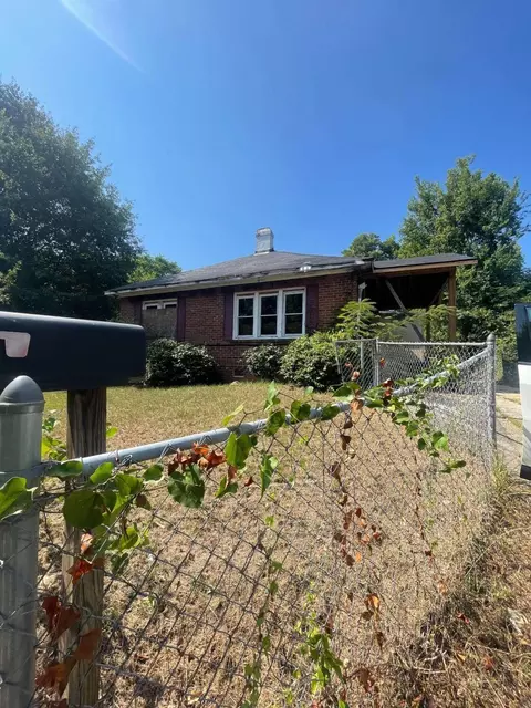 663 Cliffview Dr, Macon, GA 31206