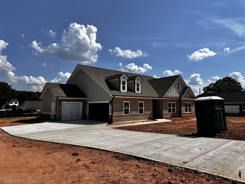 1205 White Columns Dr, Monroe, GA 30656