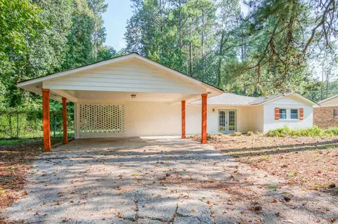 3910 Wildwood Lake Dr SW, Atlanta, GA 30331