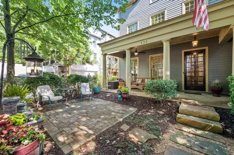 733 Hammond Dr, Woodstock, GA 30188