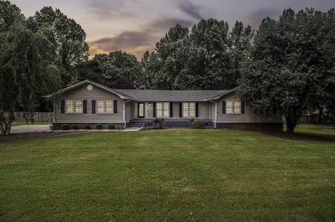 1034 Vine Ct SE, Conyers, GA 30013
