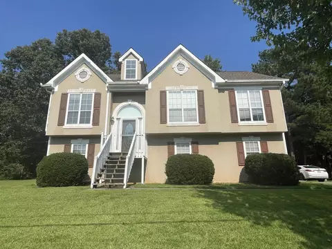 4845 Hunt Club Dr, Flowery Branch, GA 30542