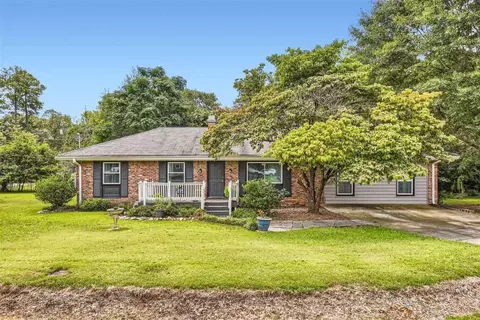811 Bluebird Dr SE, Conyers, GA 30094