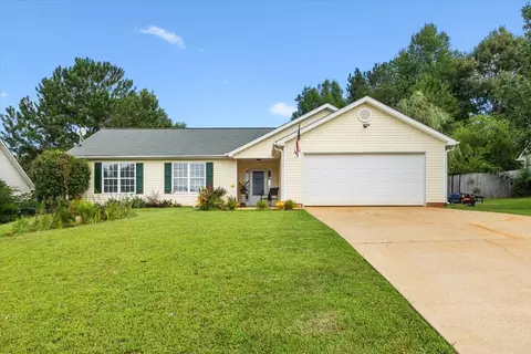 12 Huntington Dr, Grantville, GA 30220