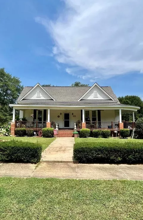 312 Line St, Dexter, GA 31019