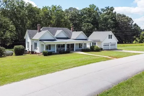 561 Brock Rd, Carrollton, GA 30117