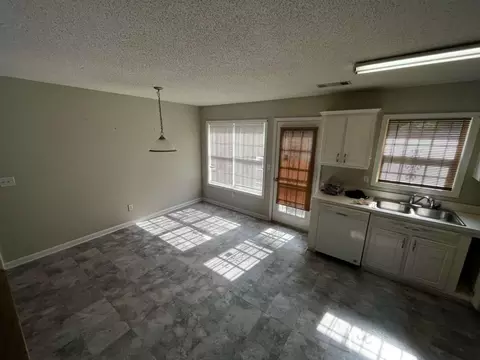 11084 Knotty Pine Pl, Hampton, GA 30228 photo 5