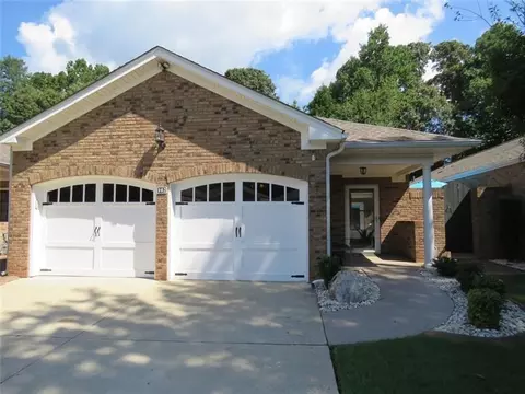 102 Countryside Ct, Woodstock, GA 30189