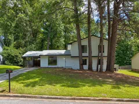 8916 Raven Dr, Jonesboro, GA 30238