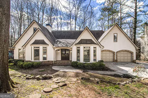 379 White Oak Dr, Newnan, GA 30265