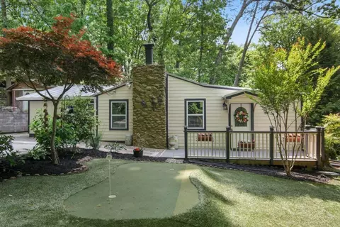 135 W Lake Dr, Mountain Park, GA 30075