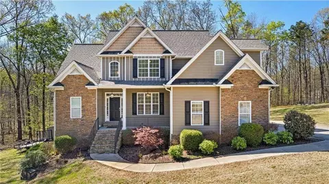 8605 Copperridge Dr, Winston, GA 30187