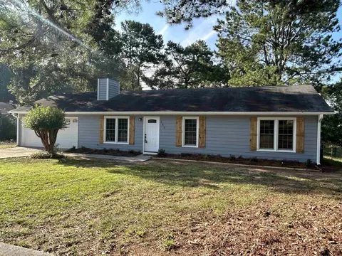 205 N Hampton Dr, Fayetteville, GA 30215