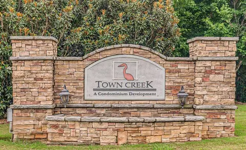 3217 Town Creek Cir, Greensboro, GA 30642