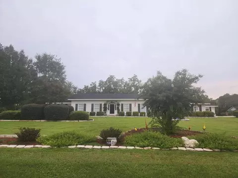 127 Collins St, Lyons, GA 30436