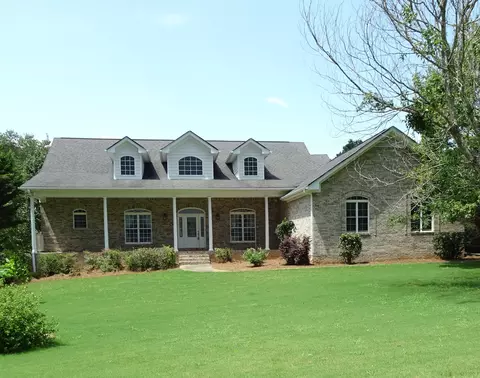 45 Meadow View Ct, Social Circle, GA 30025