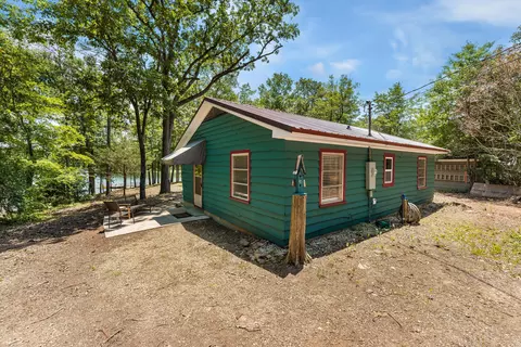 329 Lakeshore Cir, Hartwell, GA 30643