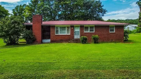 207 Floral Dr SE, Cartersville, GA 30121