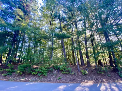 306 Lakeshore Dr, Lagrange, GA 30240