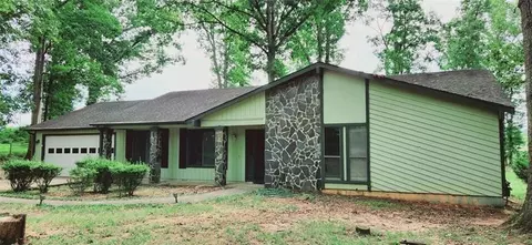 4969 Moor Ct, Ellenwood, GA 30294