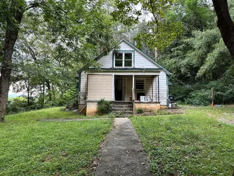 107 Hughey St, Calhoun, GA 30701