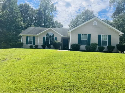 40 Elisabeth Way, Grantville, GA 30220