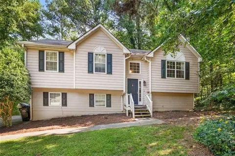 580 Remington Ln, Acworth, GA 30101