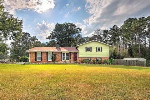76 E Wedgewood Cir, Newnan, GA 30263