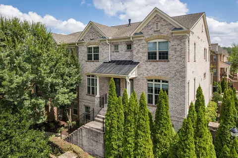 405 Alderwood St, Sandy Springs, GA 30328