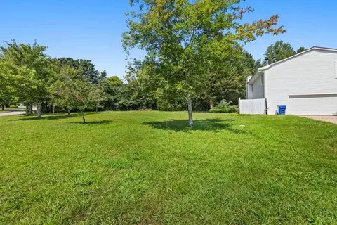 1857 Canberra Dr, Stone Mountain, GA 30088