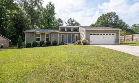 325 Foxfire Dr SW, Smyrna, GA 30082