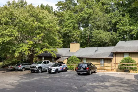 801 Dunbar Dr, Dunwoody, GA 30338