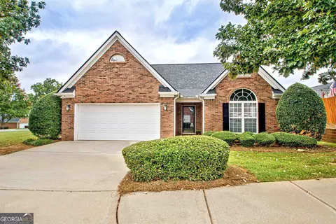 3 Steeplechase Dr, Newnan, GA 30263