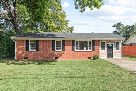 12 Cherokee St, Newnan, GA 30263