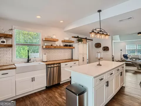 2242 N Shallowford Rd, Chamblee, GA 30341 photo 11