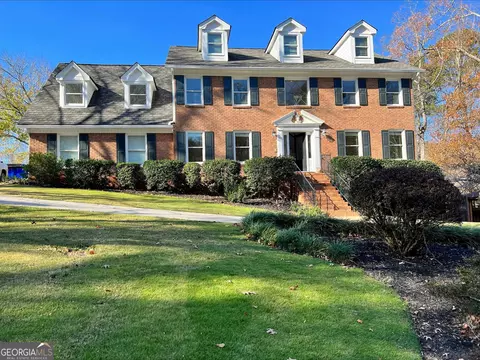 5010 Spruce Bluff Dr, Sandy Springs, GA 30350