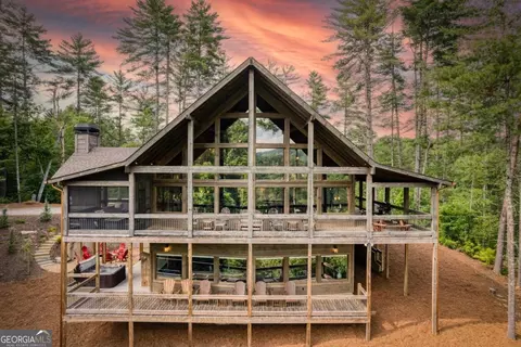 651 Pony Ghost Trl S, Blue Ridge, GA 30513