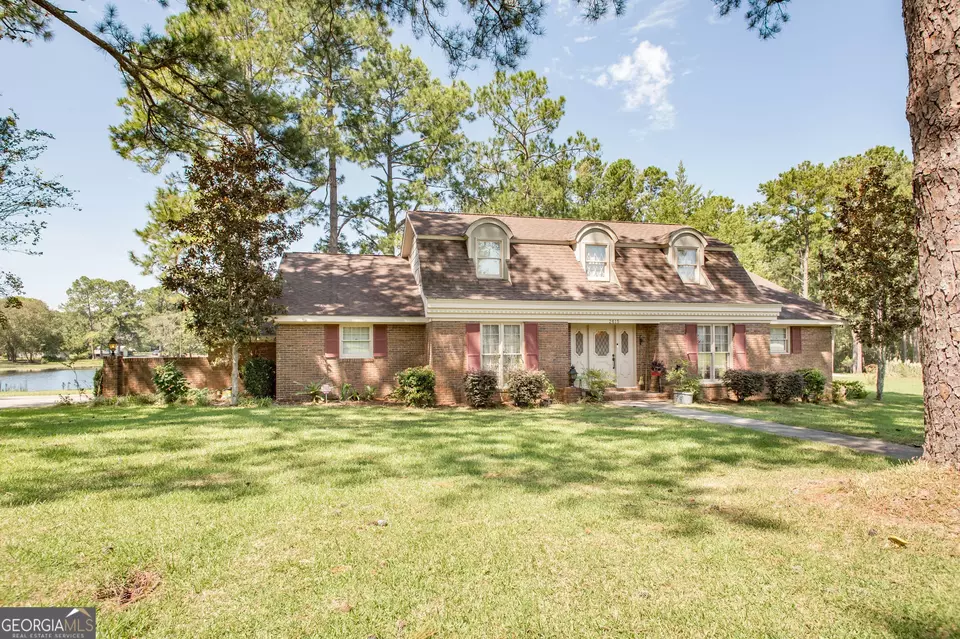 2615 Winchester Dr, Waycross, GA 31501 62 Photos Movoto