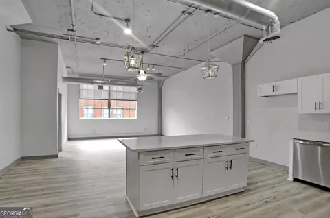 172 SW Haynes St #201, Atlanta, GA 30313