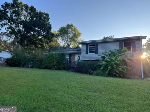 6422 Oakhurst Dr, Morrow, GA 30260