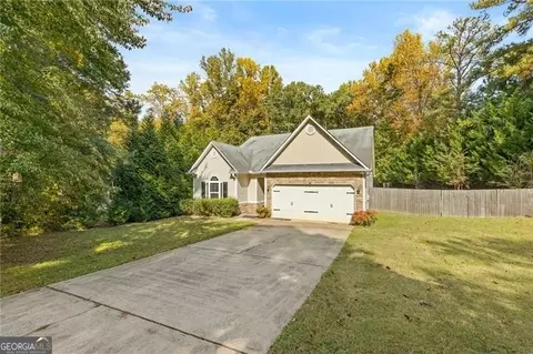 20 Paces Lakes Dr, Dallas, GA 30157