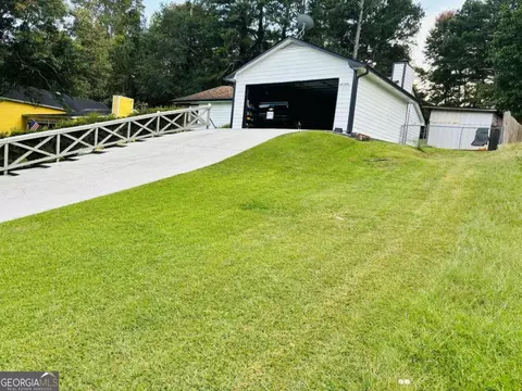 2713 Laurel View Dr, Snellville, GA 30039